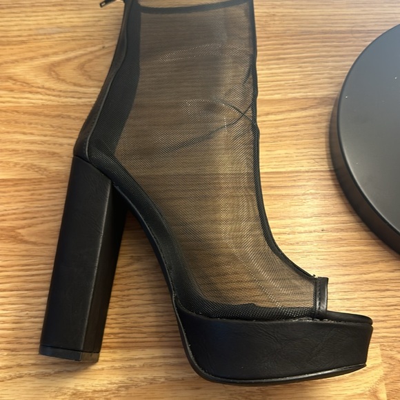 Size 6.5 boots - Picture 4 of 4